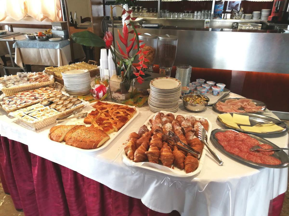 Hotel Silvana Bellaria – Igea Marina Kültér fotó